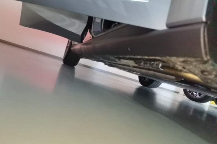 Used BYD Qin L 2024 DM-i 80KM Leading Model Right Side Sill