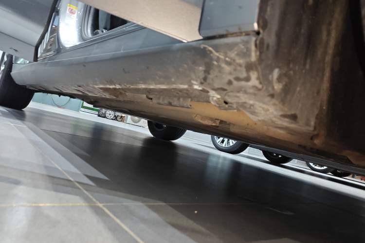 Used BYD Qin L 2024 DM-i 120KM Leading Model Right Side Sill