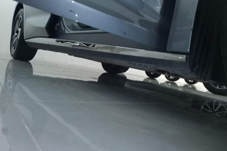 Used BYD Qin L 2024 DM-i 80KM Beyond Model Right Side Sill