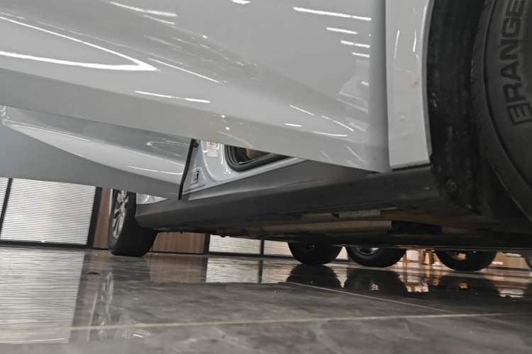 Used BYD Qin L 2024 DM-i 80KM Leading Model Right Side Sill