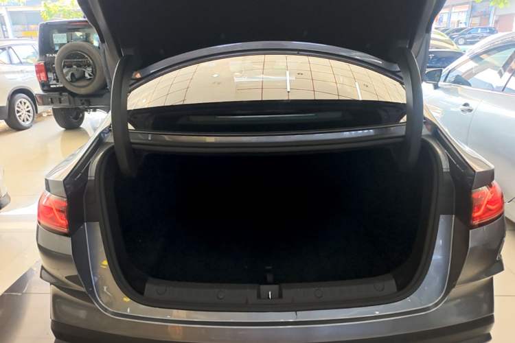 Used BYD Qin L 2024 DM-i 80KM Leading Model Trunk