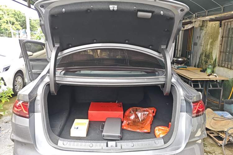 Used BYD Qin L 2024 DM-i 120KM Leading Model Trunk