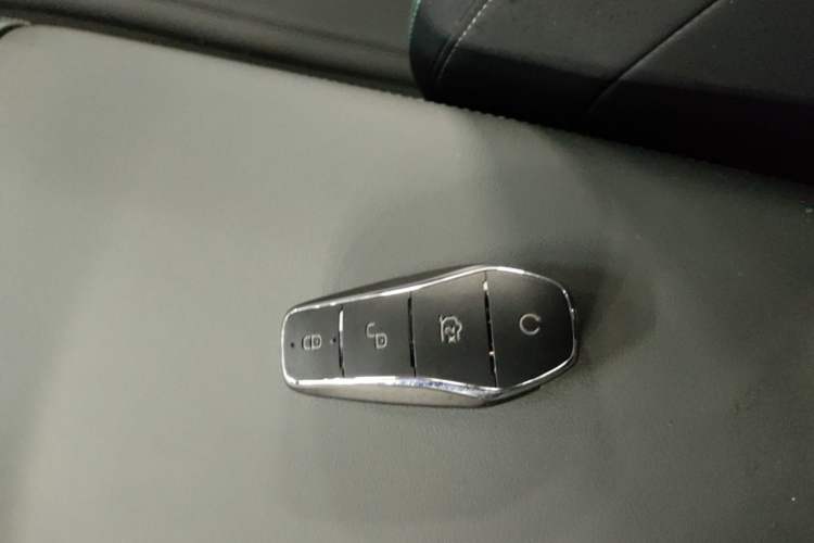 Used BYD Qin L 2024 DM-i 80KM Beyond Model Vehicle Key