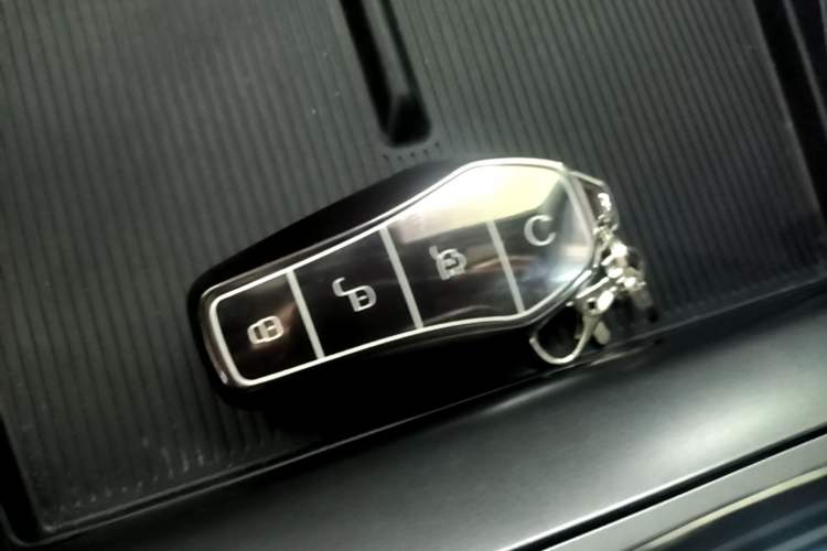 Used BYD Qin L 2024 DM-i 80KM Beyond Model Vehicle Key