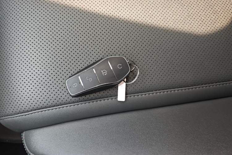 Used BYD Qin L 2024 DM-i 80KM Beyond Model Vehicle Key