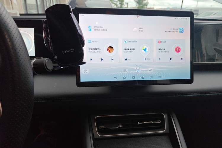Used BYD Qin L 2024 DM-i 120KM Leading Model Audio And AC Panel