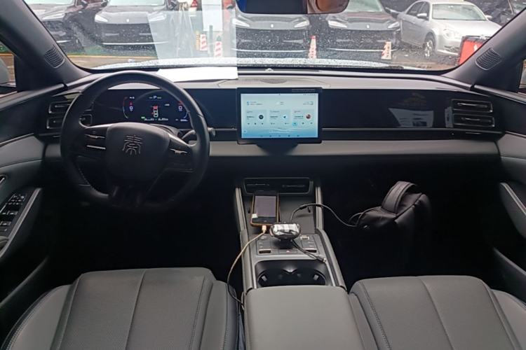 Used BYD Qin L 2024 DM-i 80KM Leading Model Center Console