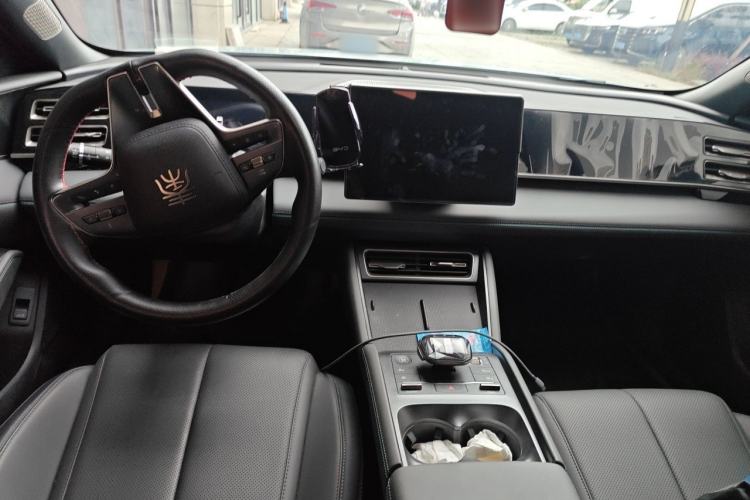 Used BYD Qin L 2024 DM-i 120KM Leading Model Center Console