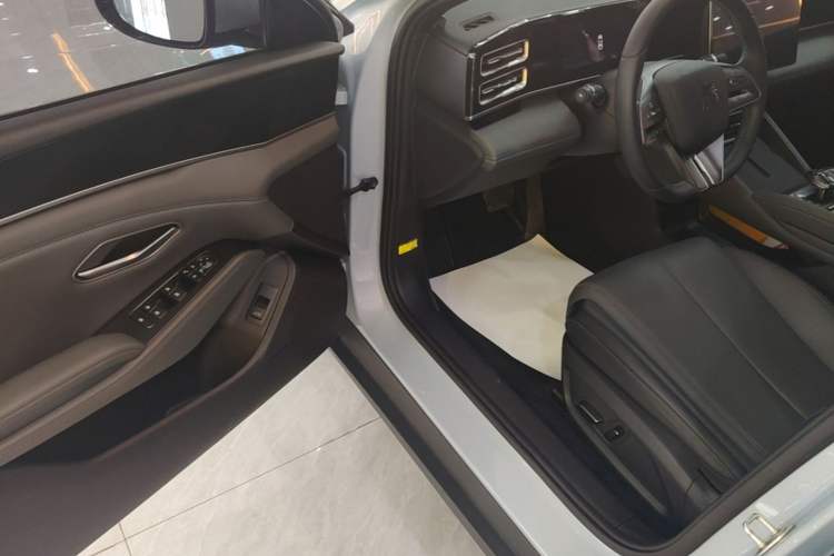 Used BYD Qin L 2024 DM-i 120KM Leading Model Driver Seat