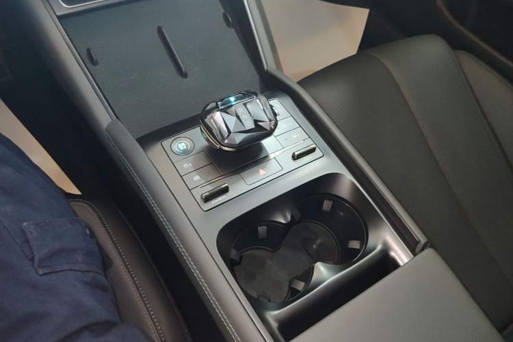 Used BYD Qin L 2024 DM-i 120KM Leading Model Gear Lever