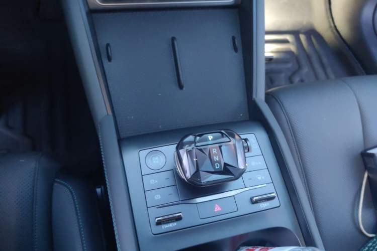 Used BYD Qin L 2024 DM-i 80KM Beyond Model Gear Lever