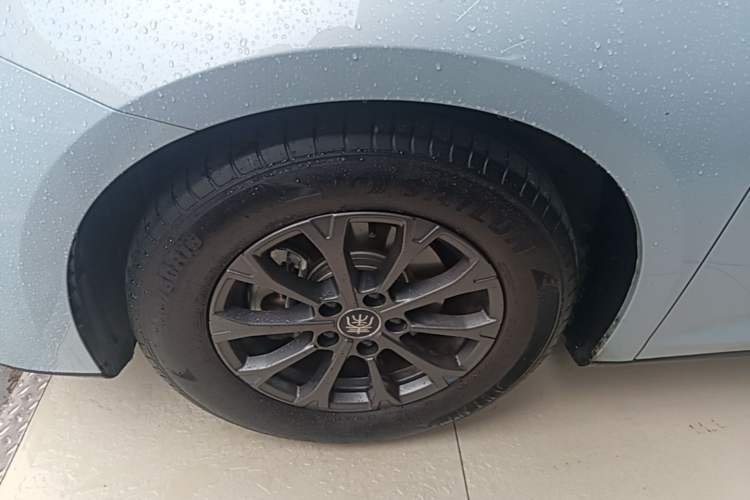 Used BYD Qin L 2024 DM-i 80KM Leading Model Left Front Wheel Hub