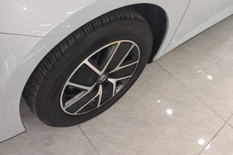 Used BYD Qin L 2024 DM-i 120KM Leading Model Left Front Wheel Hub