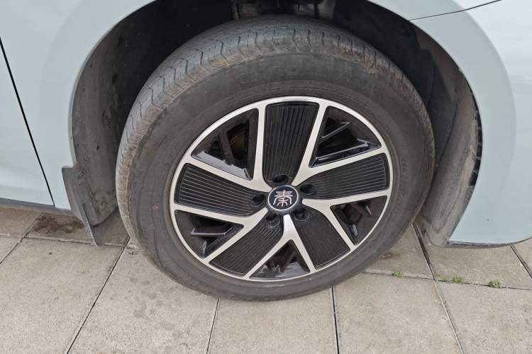 Used BYD Qin L 2024 DM-i 120KM Leading Model Right Front Wheel Hub