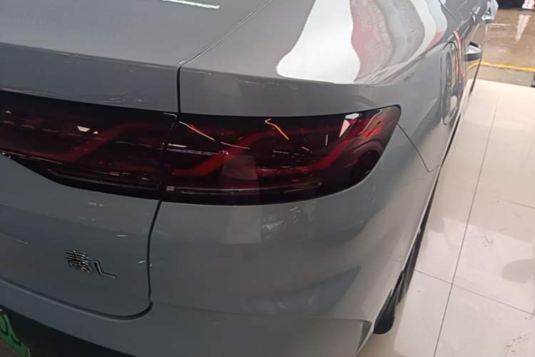 Used BYD Qin L 2024 DM-i 80KM Leading Model Right Rear Taillight
