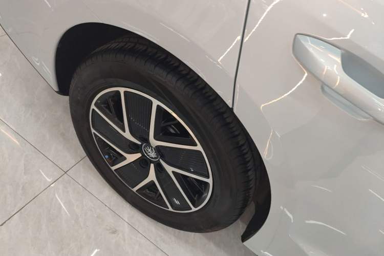 Used BYD Qin L 2024 DM-i 120KM Leading Model Right Rear Wheel Hub