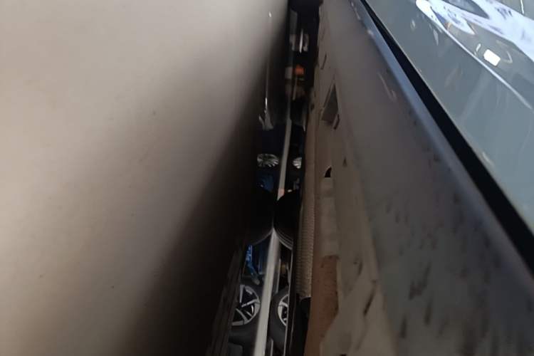 Used BYD Qin L 2024 DM-i 80KM Leading Model Right Side Sill