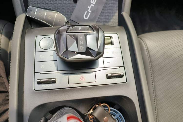 Used BYD Qin L 2024 DM-i 120KM Leading Model Gear Lever