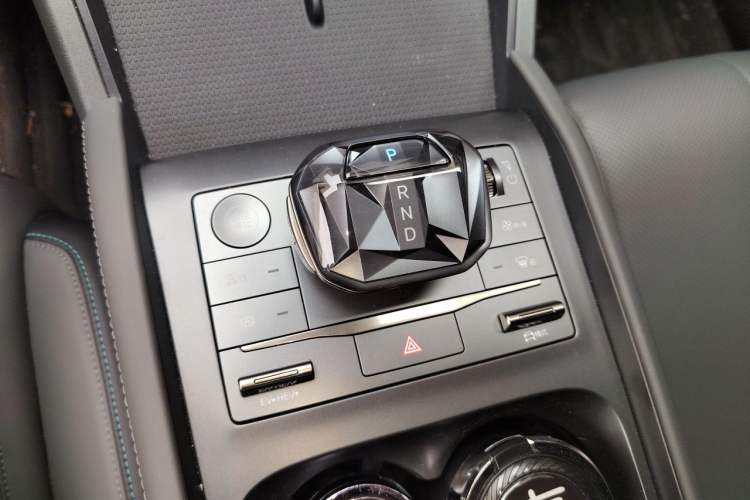 Used BYD Qin L 2024 DM-i 80KM Leading Model Gear Lever