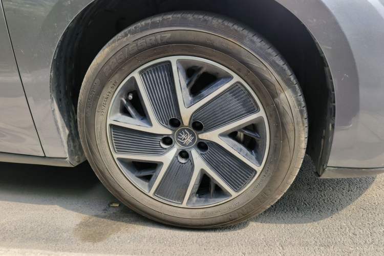 Used BYD Qin L 2024 DM-i 120KM Leading Model Right Front Wheel Hub