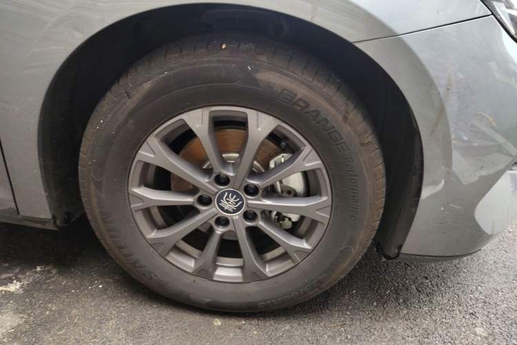 Used BYD Qin L 2024 DM-i 80KM Leading Model Right Front Wheel Hub