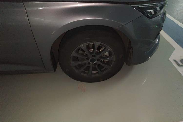 Used BYD Qin L 2024 DM-i 80KM Leading Model Right Front Wheel Hub