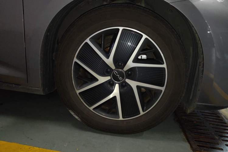 Used BYD Qin L 2024 DM-i 80KM Beyond Model Right Front Wheel Hub