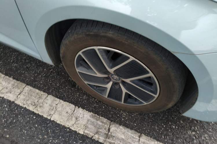Used BYD Qin L 2024 DM-i 80KM Beyond Model Right Front Wheel Hub