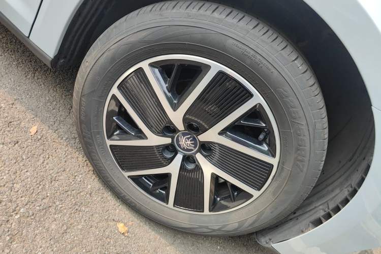 Used BYD Qin L 2024 DM-i 120KM Leading Model Right Front Wheel Hub