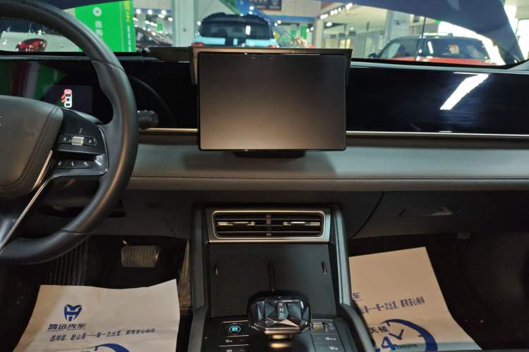 Used BYD Qin L 2024 DM-i 80KM Beyond Model Audio And AC Panel