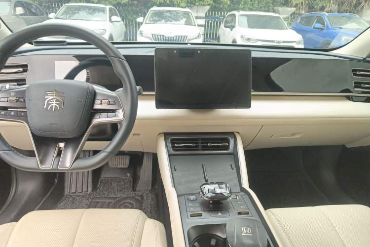 Used BYD Qin L 2024 DM-i 120KM Beyond Model Audio And AC Panel