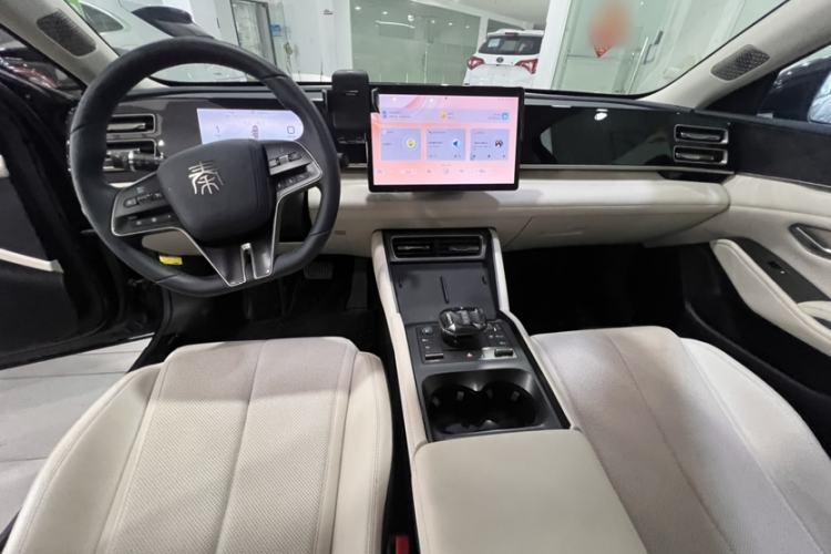 Used BYD Qin L 2024 DM-i 80KM Beyond Model Audio And AC Panel