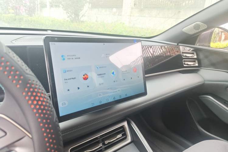 Used BYD Qin L 2024 DM-i 80KM Beyond Model Audio And AC Panel