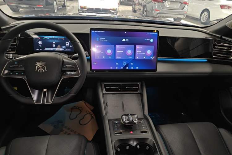 Used BYD Qin L 2024 DM-i 120KM Excellence Model Audio And AC Panel