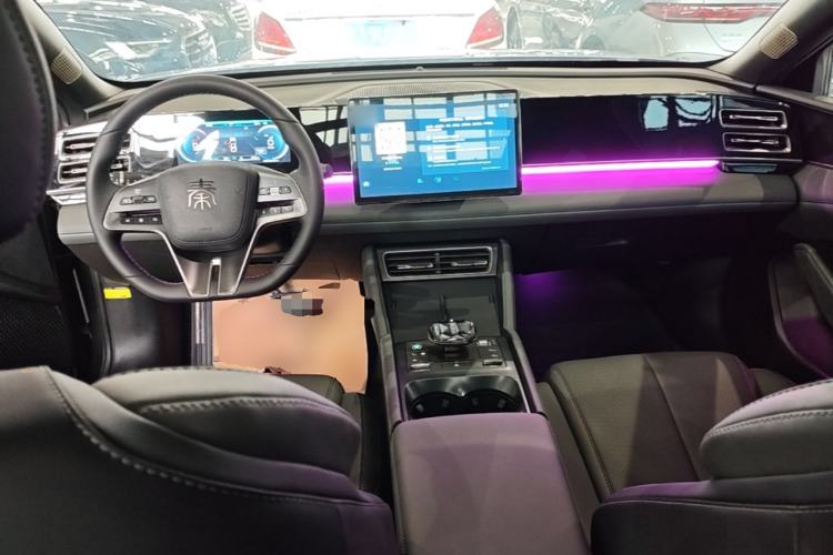 Used BYD Qin L 2024 DM-i 120KM Beyond Model Center Console