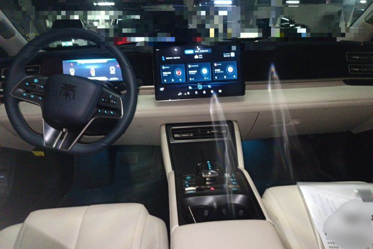 Used BYD Qin L 2024 DM-i 80KM Beyond Model Center Console