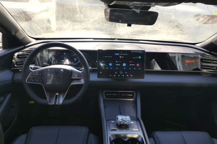 Used BYD Qin L 2024 DM-i 120KM Leading Model Center Console