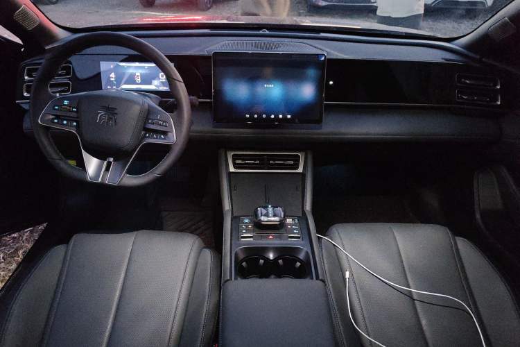 Used BYD Qin L 2024 DM-i 120KM Beyond Model Center Console