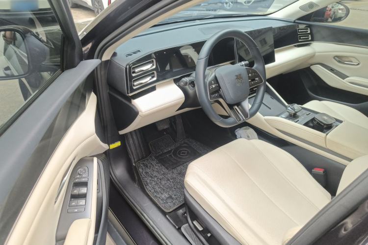 Used BYD Qin L 2024 DM-i 120KM Beyond Model Driver Seat