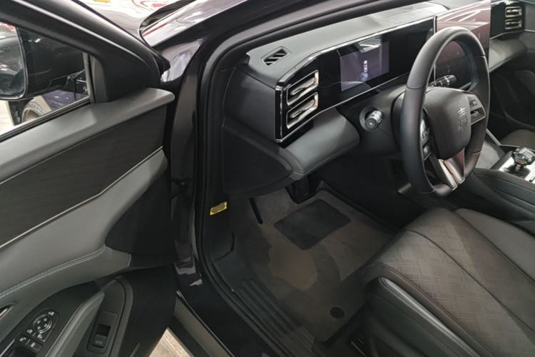 Used BYD Qin L 2024 DM-i 120KM Excellence Model Driver Seat