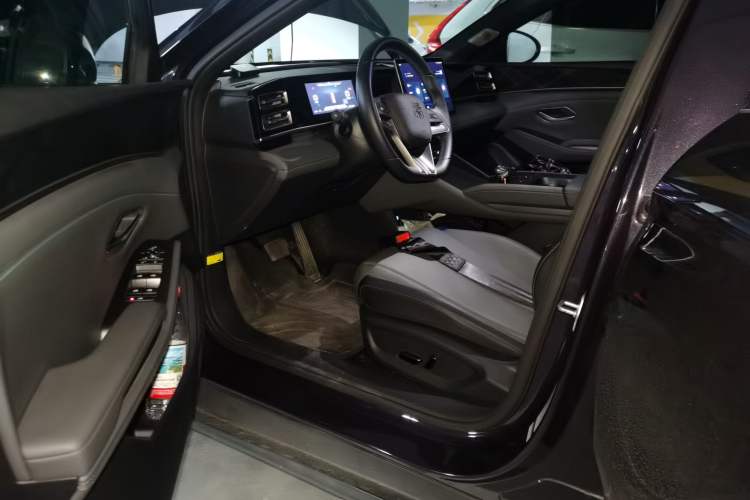 Used BYD Qin L 2024 DM-i 120KM Beyond Model Driver Seat