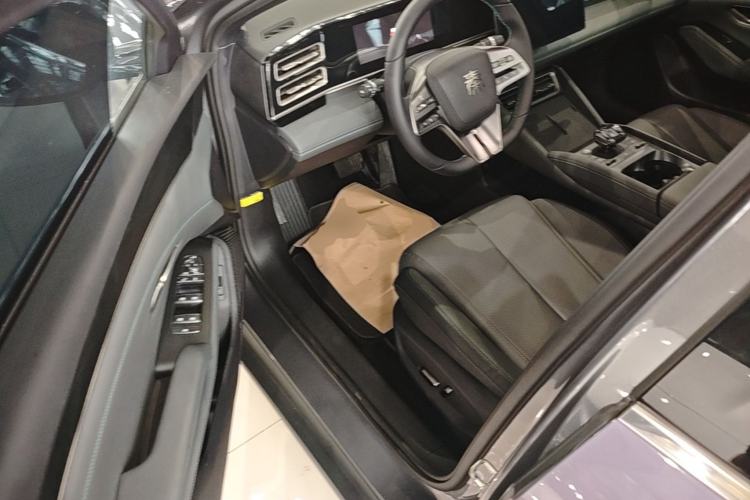 Used BYD Qin L 2024 DM-i 120KM Beyond Model Driver Seat