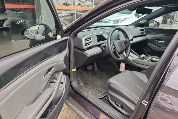 Used BYD Qin L 2024 DM-i 120KM Beyond Model Driver Seat