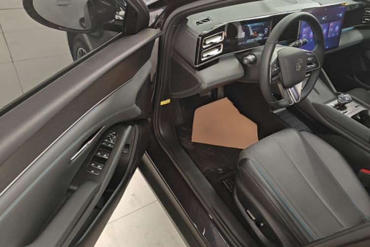 Used BYD Qin L 2024 DM-i 120KM Excellence Model Driver Seat
