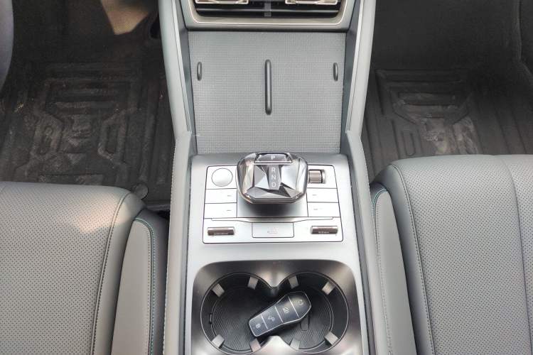 Used BYD Qin L 2024 DM-i 80KM Beyond Model Gear Lever