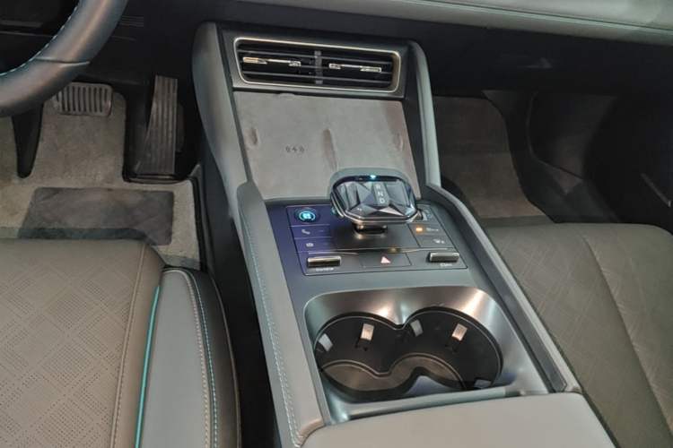 Used BYD Qin L 2024 DM-i 120KM Excellence Model Gear Lever