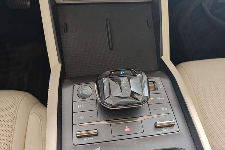 Used BYD Qin L 2024 DM-i 80KM Beyond Model Gear Lever