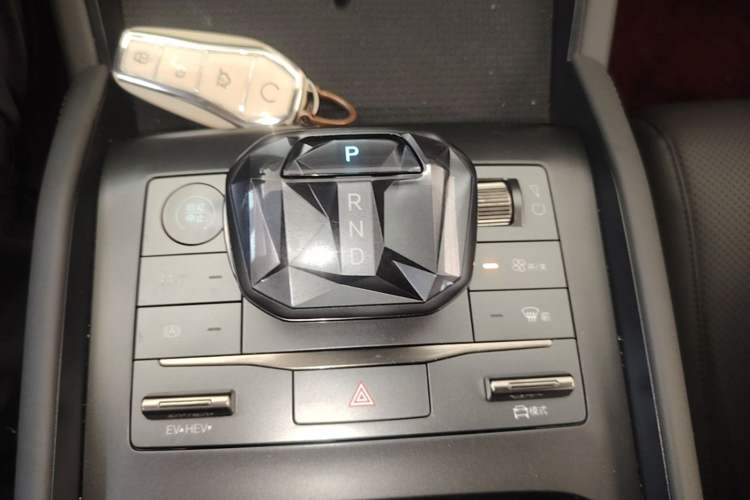 Used BYD Qin L 2024 DM-i 80KM Beyond Model Gear Lever