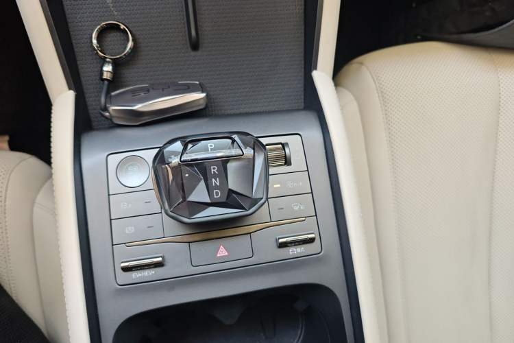 Used BYD Qin L 2024 DM-i 80KM Beyond Model Gear Lever