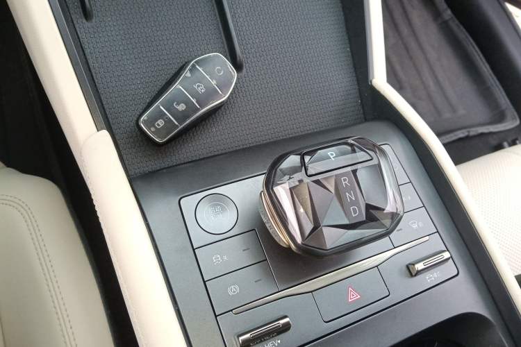Used BYD Qin L 2024 DM-i 80KM Leading Model Gear Lever